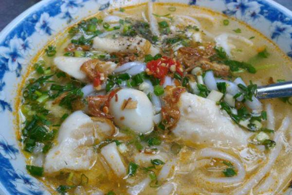 bánh canh bà Thừa nổi tiếng ở Nha Trang