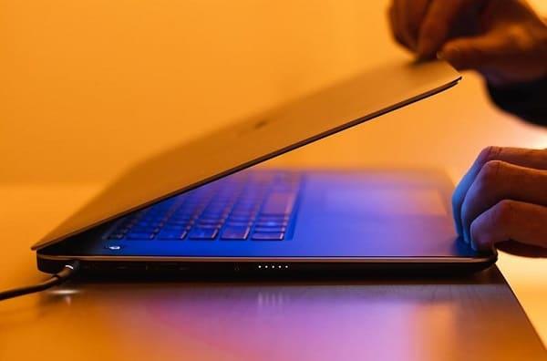 Cách gập màn hình laptop không làm tắt máy trên Windows 10 để nghe nhạc hoặc tiếp tục chạy app