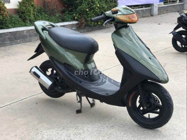 Hình ảnh xe Dio SR 50cc đang trong quá trình nâng cấp gác chân sau