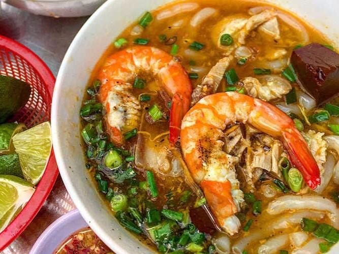 Cách nấu món ăn đặc sản miền Trung - bánh canh tôm cua