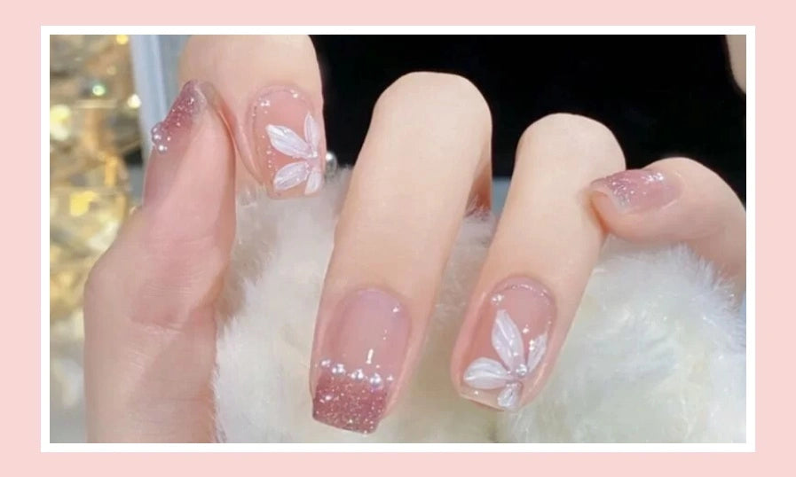 Những mẫu nail cô dâu đơn giản nhưng sang trọng, giúp nàng tỏa sáng rạng ngời trong lễ đường