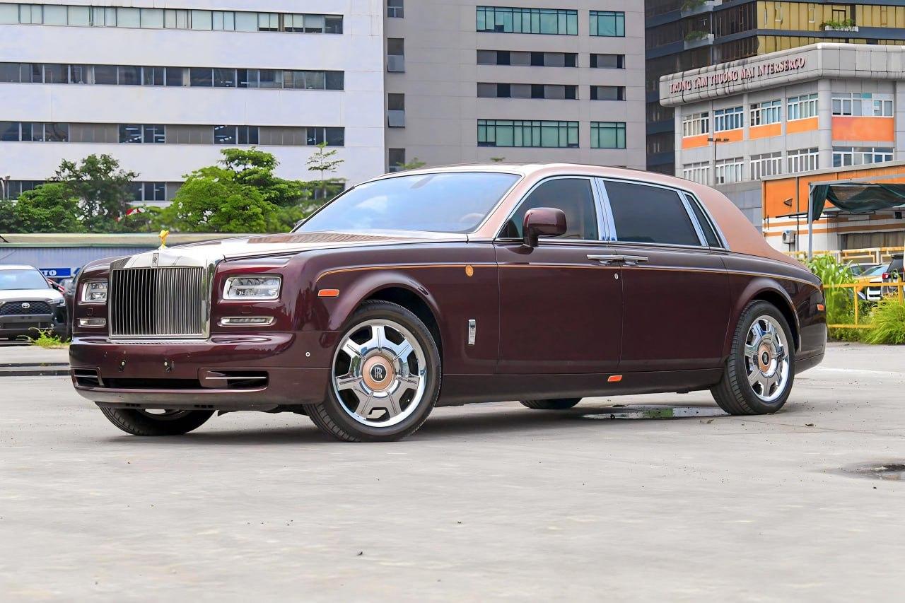 Rolls-Royce Phantom Lửa thiêng trượt giá ra sao sau 9 năm lăn bánh?