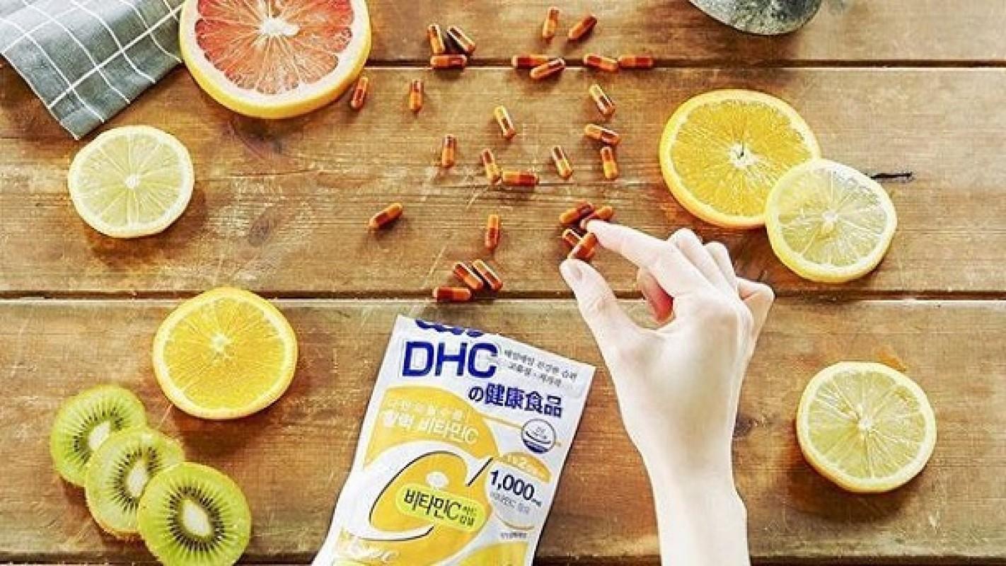 Uống vitamin C DHC có bị nổi mụn không?